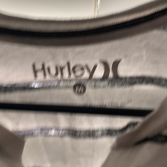 Hurley shirt size medium hardly worn - Picture 2 of 2